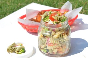 Picnic Pasta Salad - Mooshu Jenne #picnic #foodelicious
