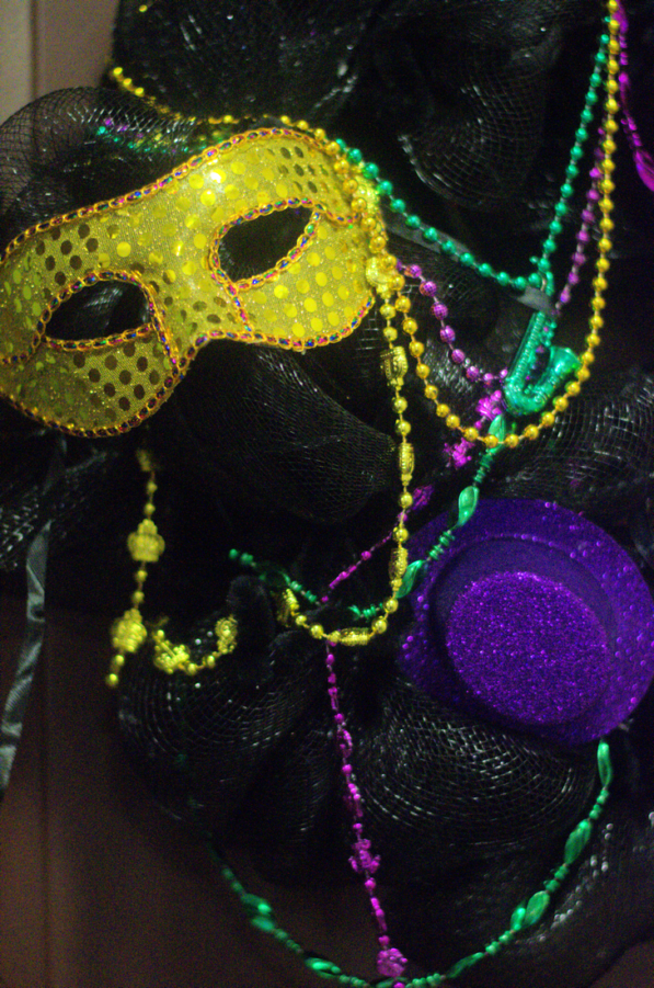 mardi gras wreath with mask