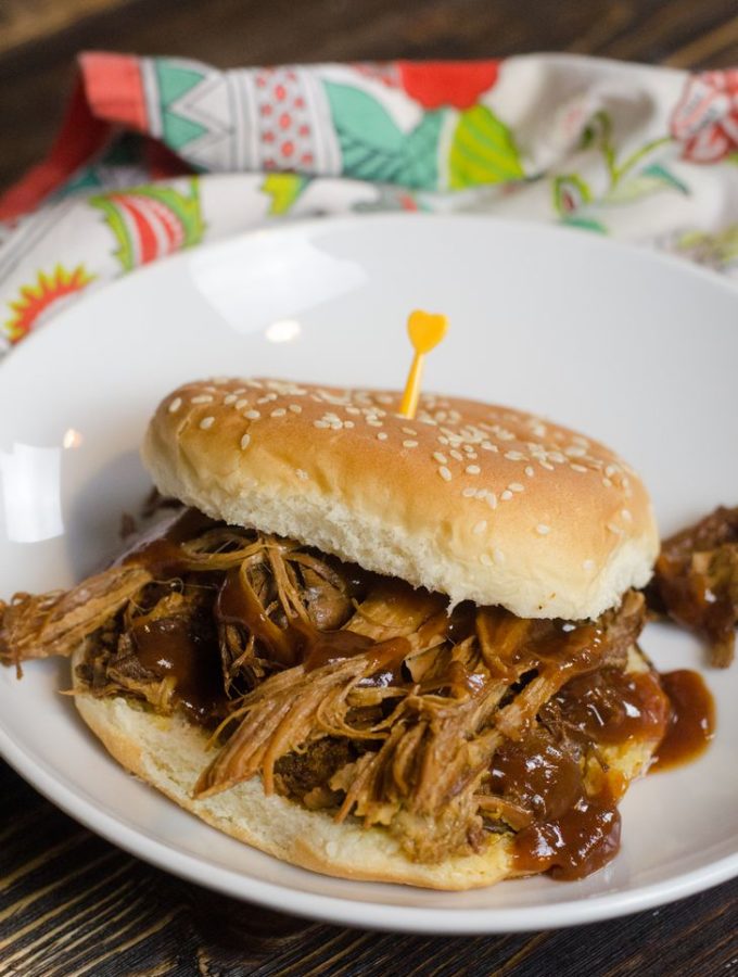 Instant Pot Pulled Pork Sandwiches