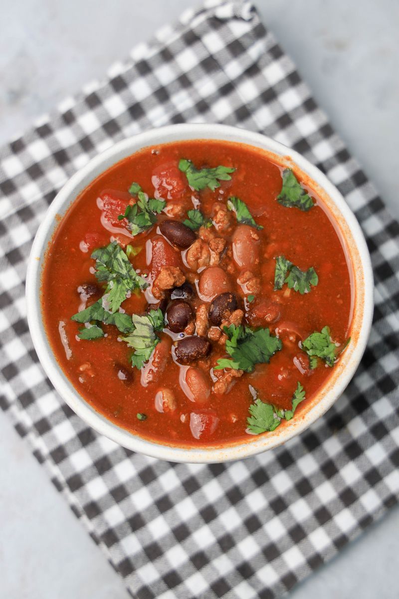 Slow Cooker Beef Chili - Mooshu Jenne